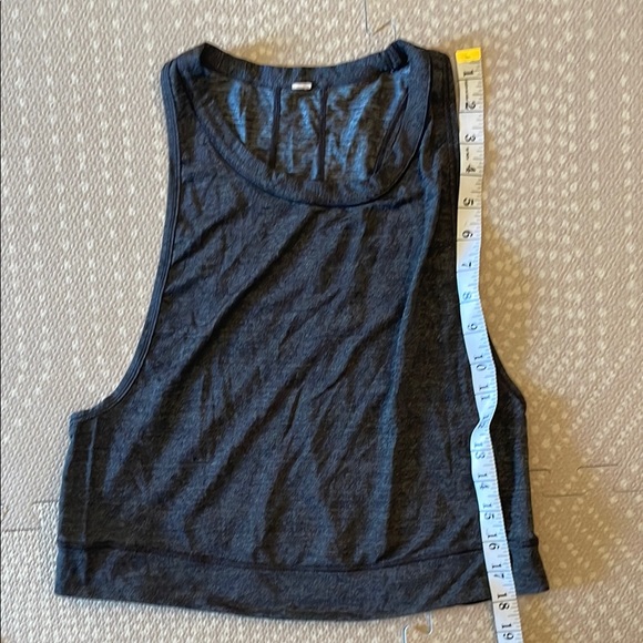 Lululemon crop athletic top - Picture 6 of 7